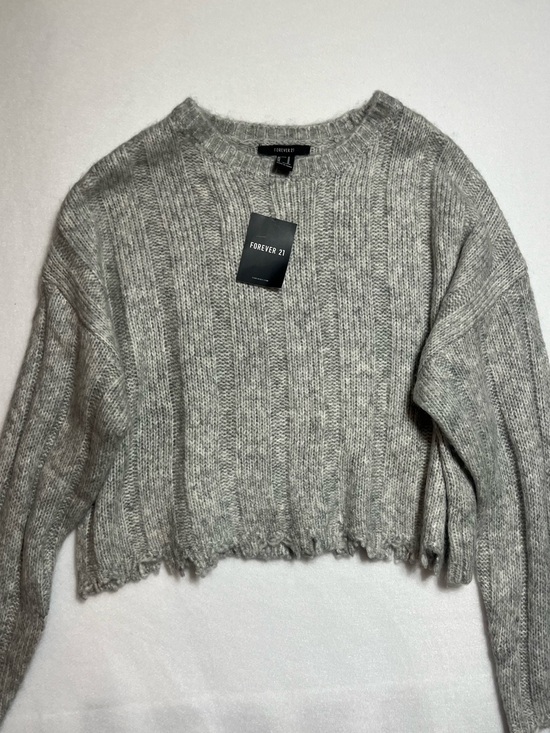 Forever 21 Sweaters - Forever 21 Light Gray Ribbed Cropped Crewneck Sweater